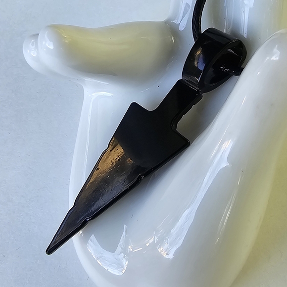 🪓 Steel Arrowhead Necklace - Picture 5 of 7